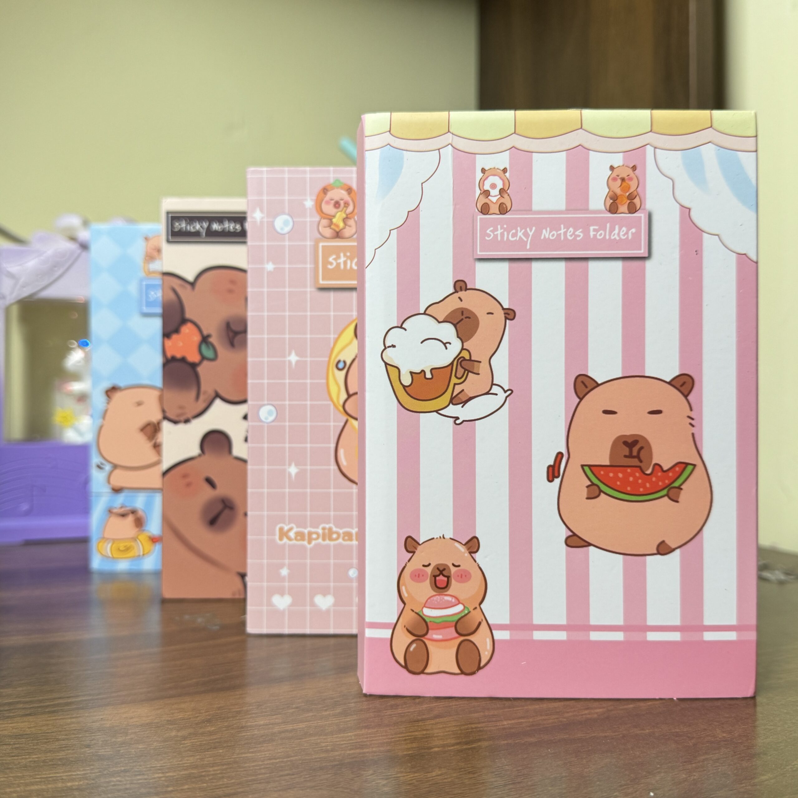 Capybara sticky note book with over 450 sheets