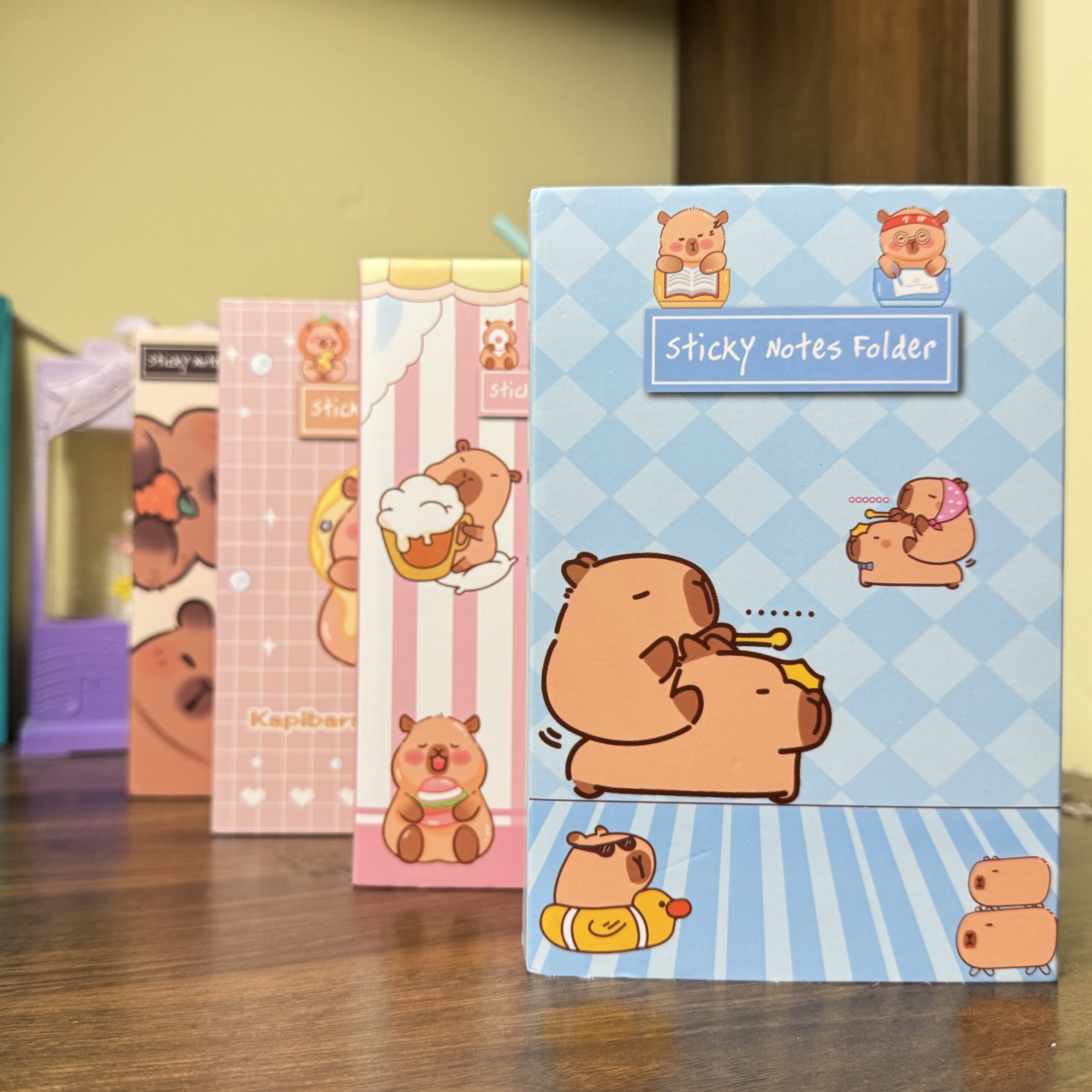 Capybara sticky note book with over 450 sheets