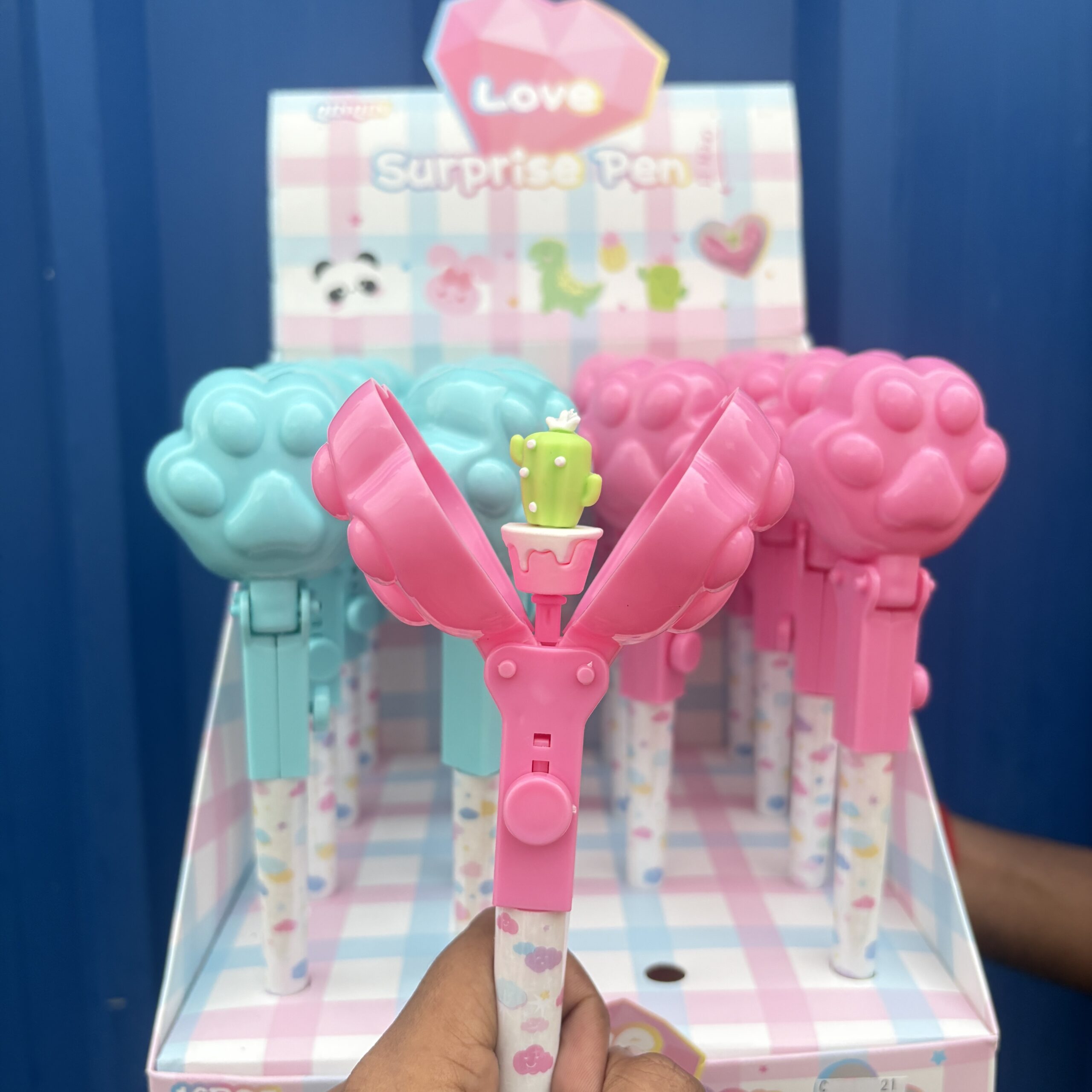 Paw shape surprise pen random