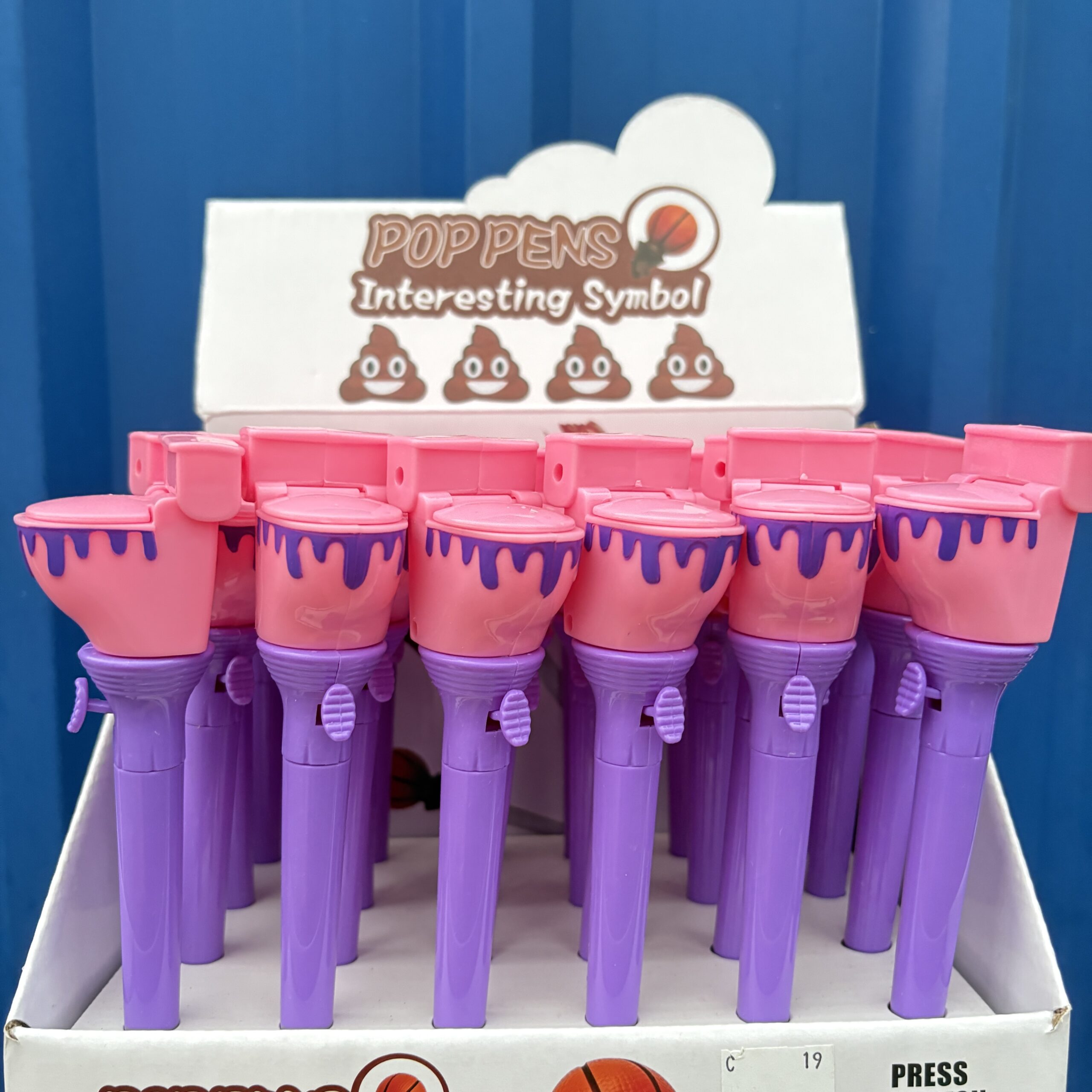 Potty shape pen