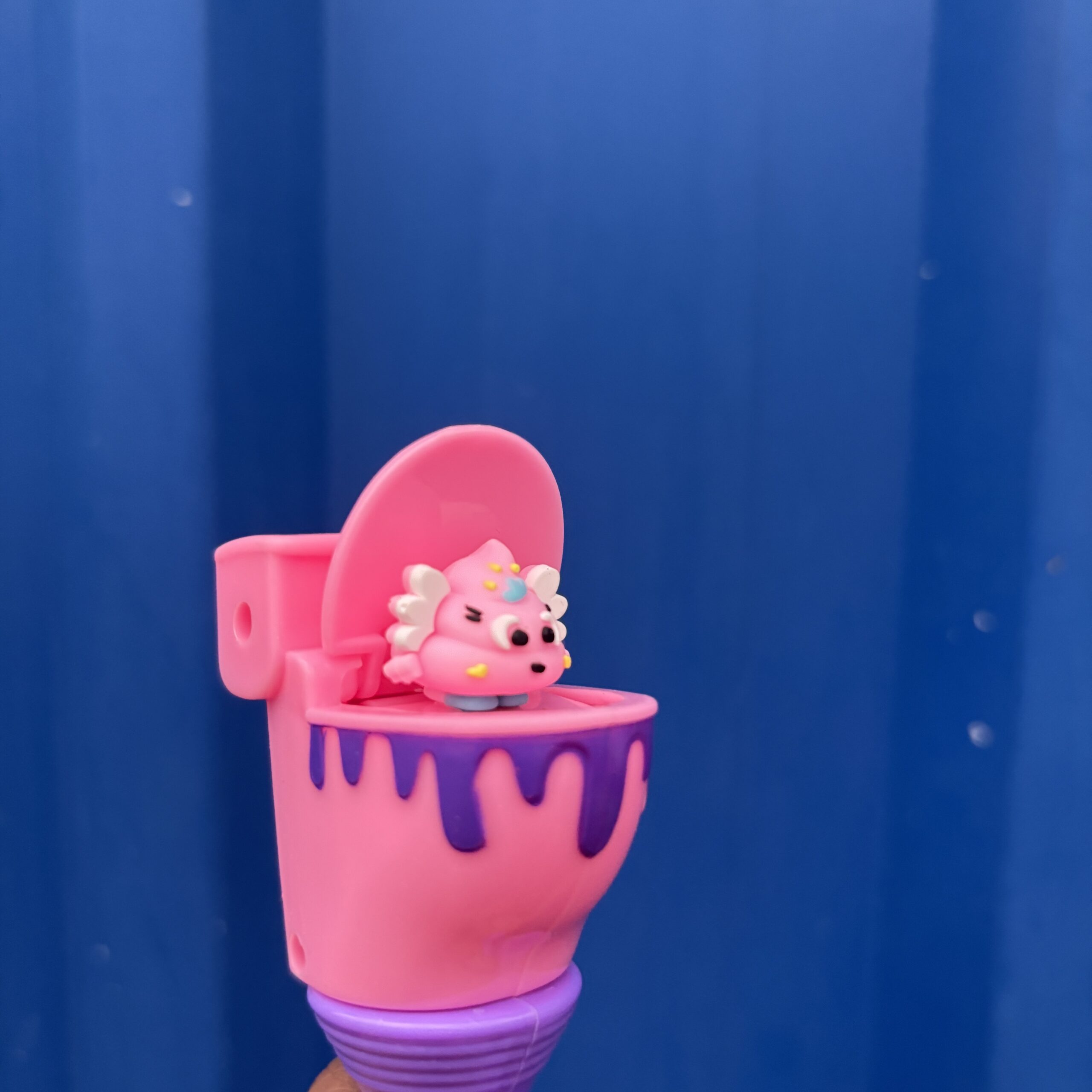 Potty shape pen