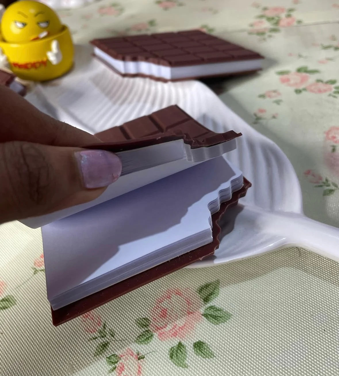 Chocolate notepad with fragrance