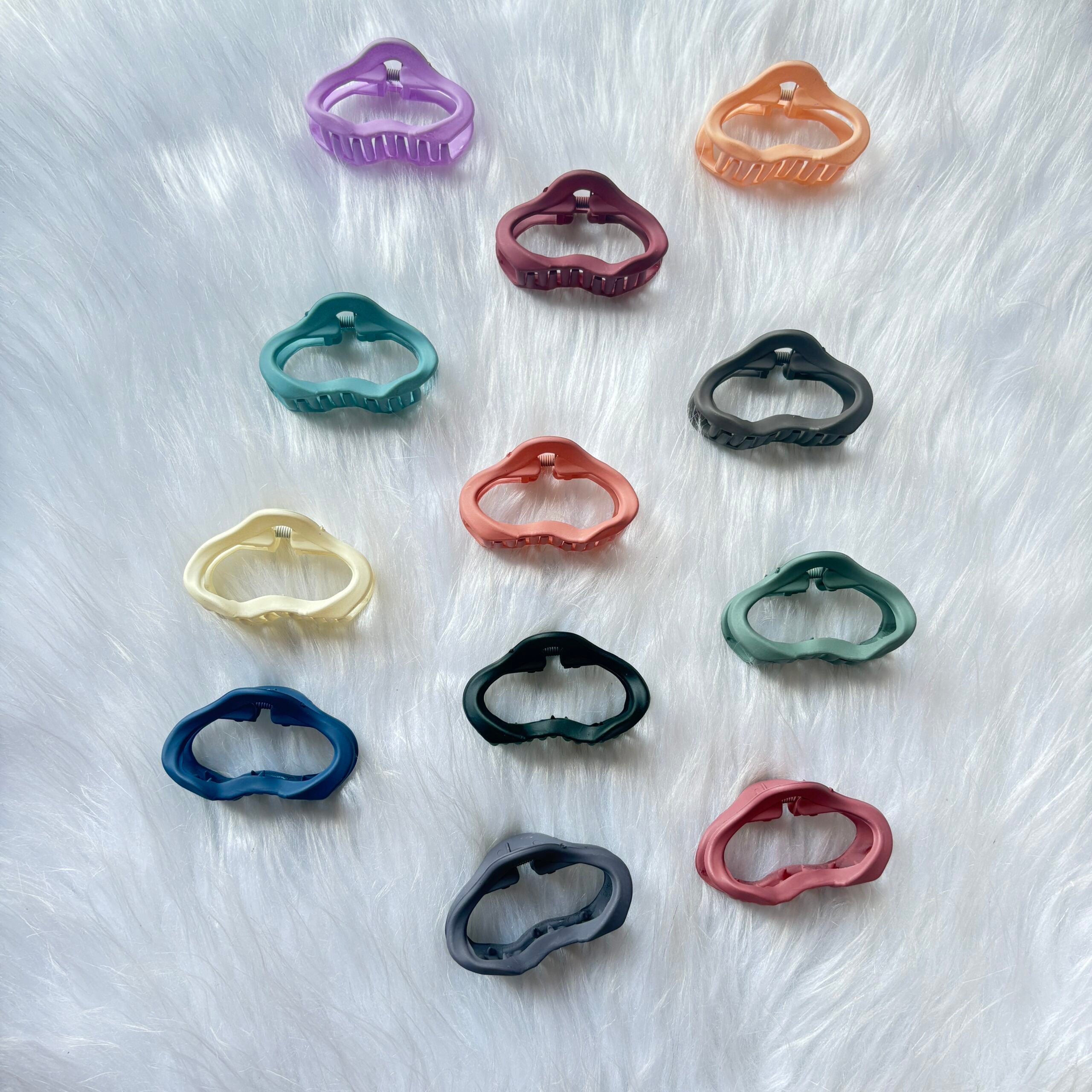 Unique shape hair claw random colours