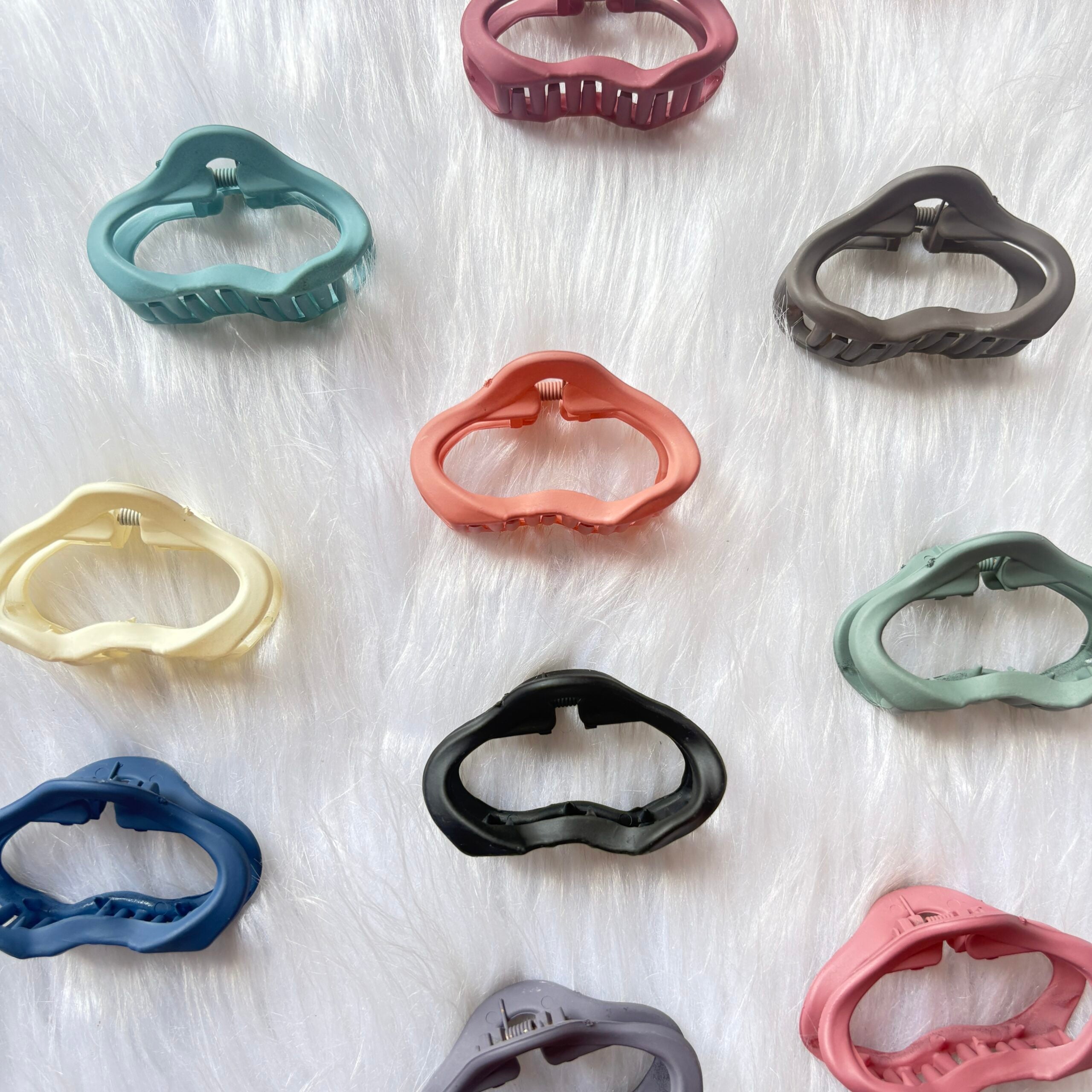 Unique shape hair claw random colours