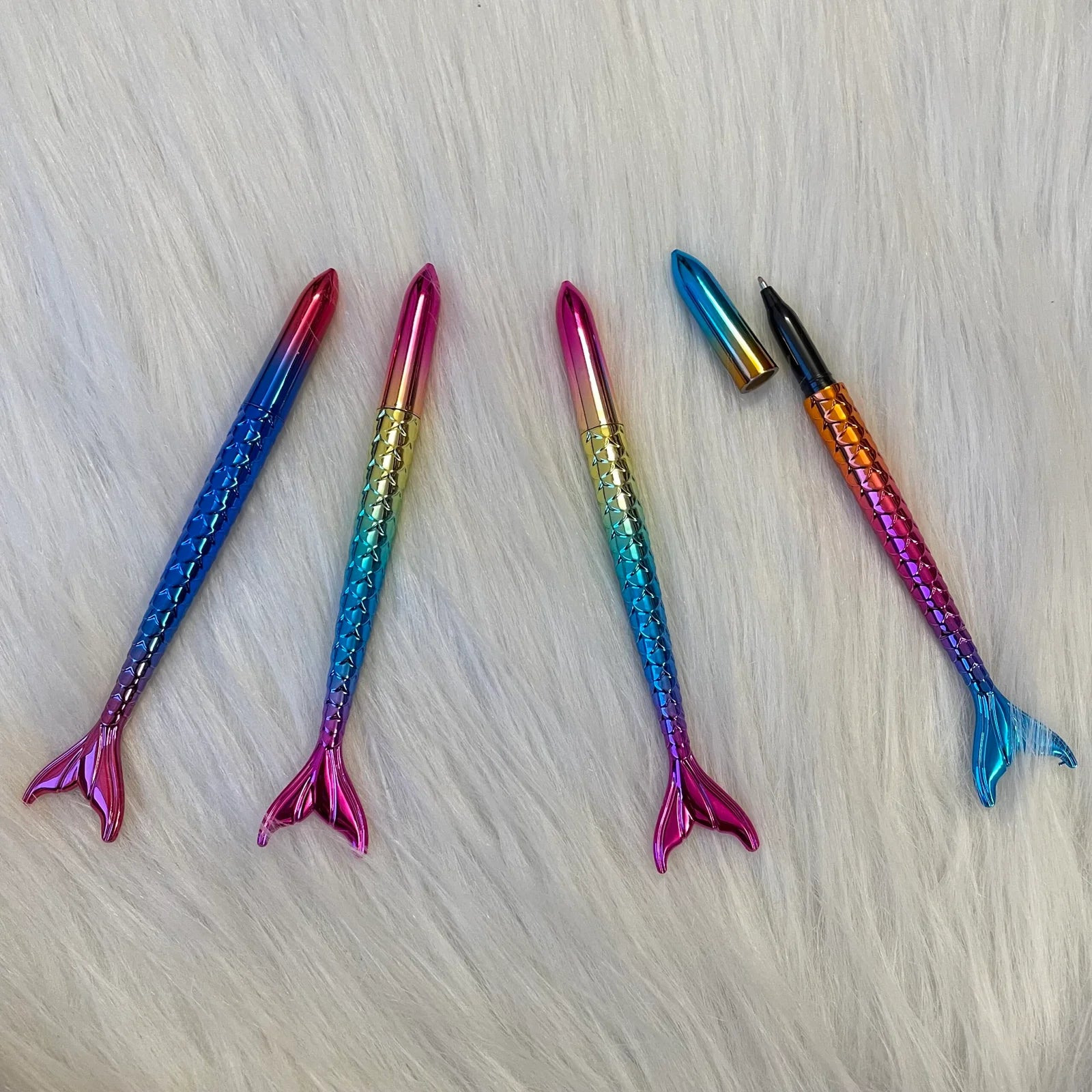 Fish tail pen holographic pattern