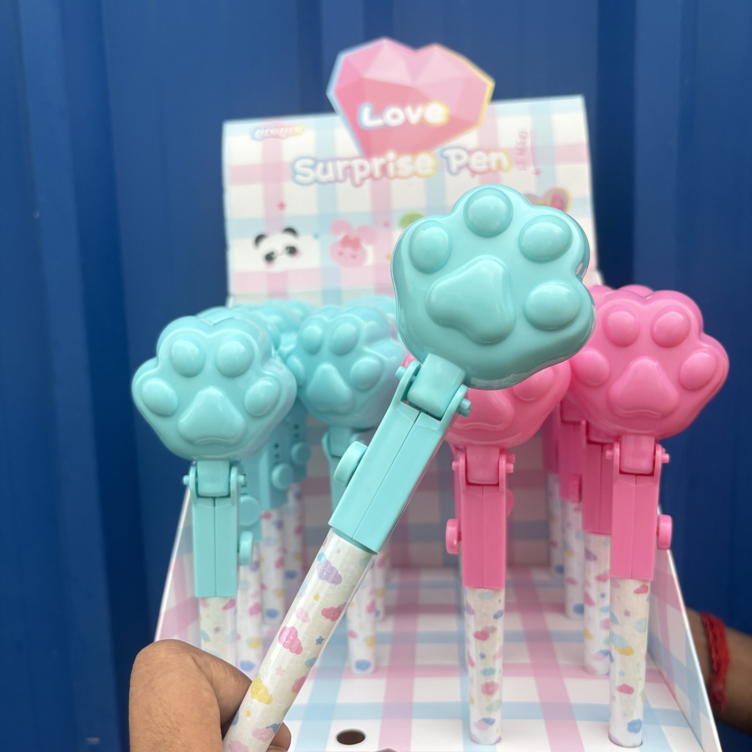 Paw shape surprise pen random