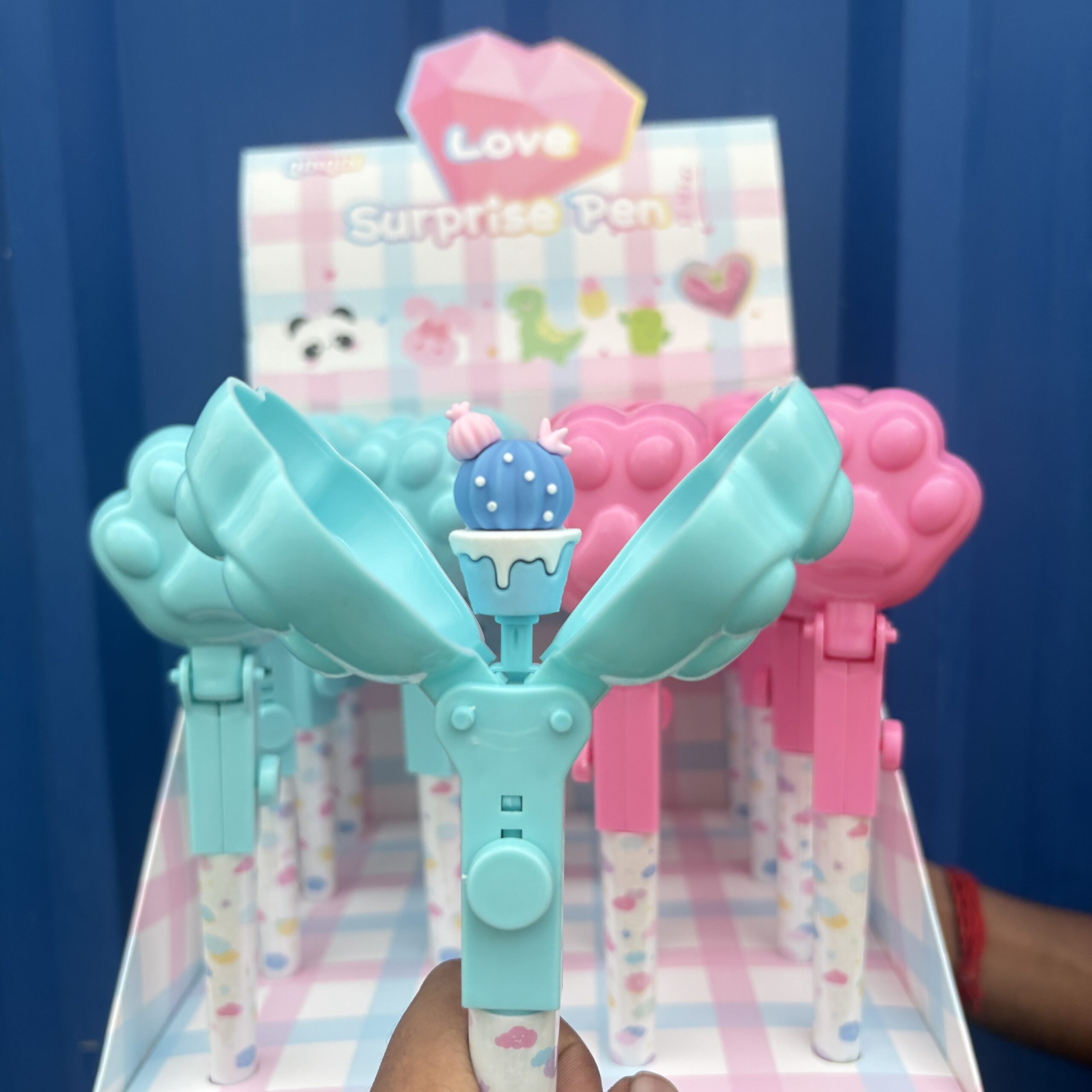 Paw shape surprise pen random