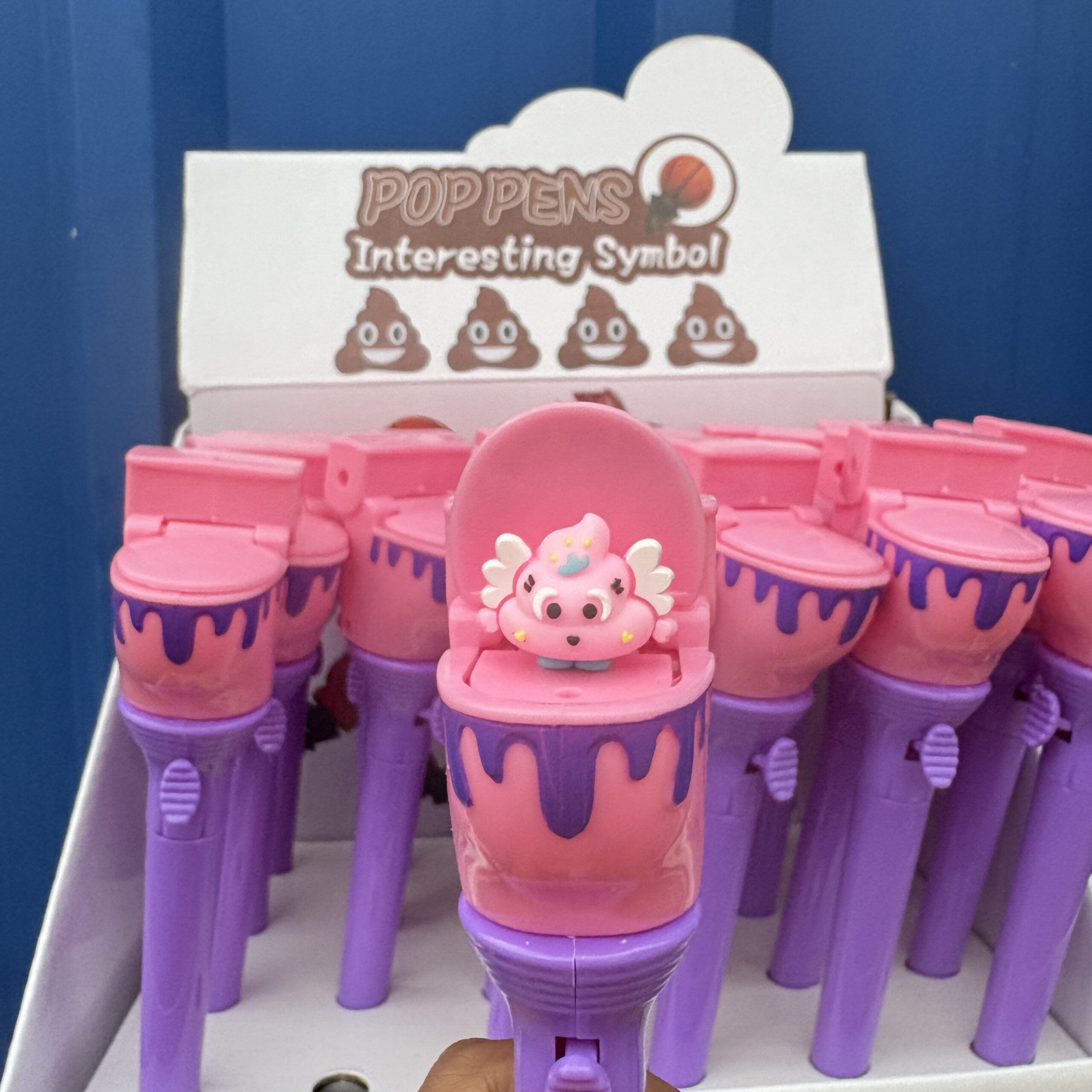 Potty shape pen