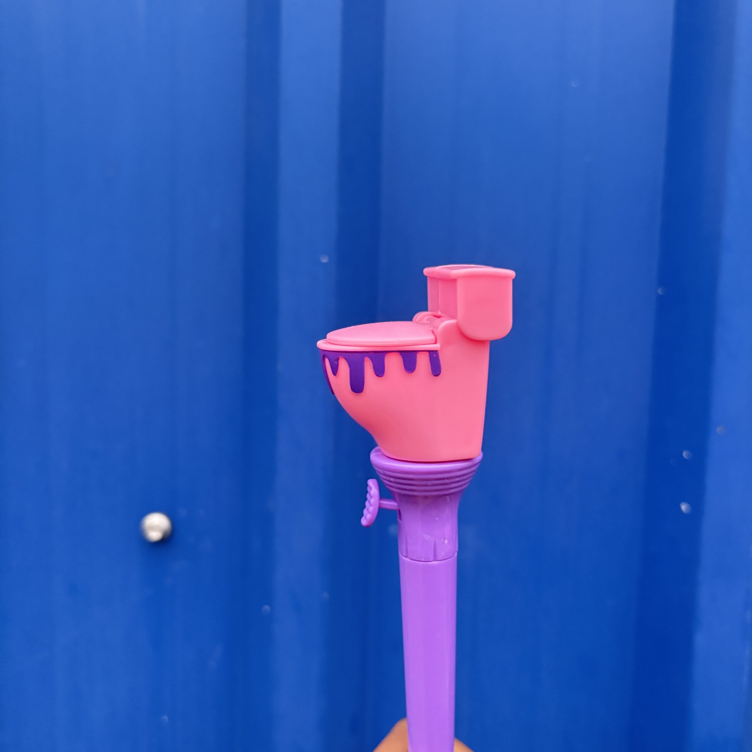 Potty shape pen