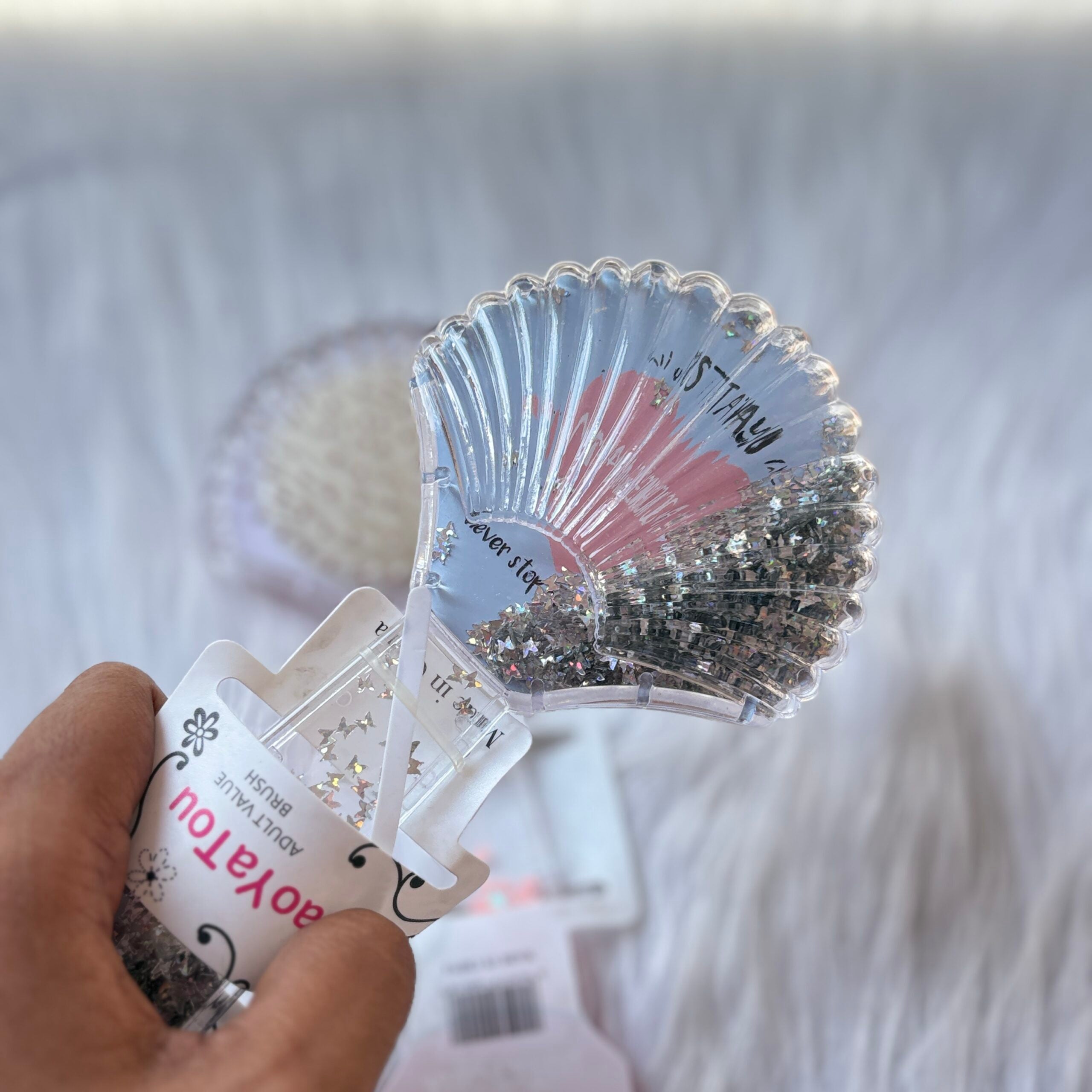 Shell shape moving glitter comb random