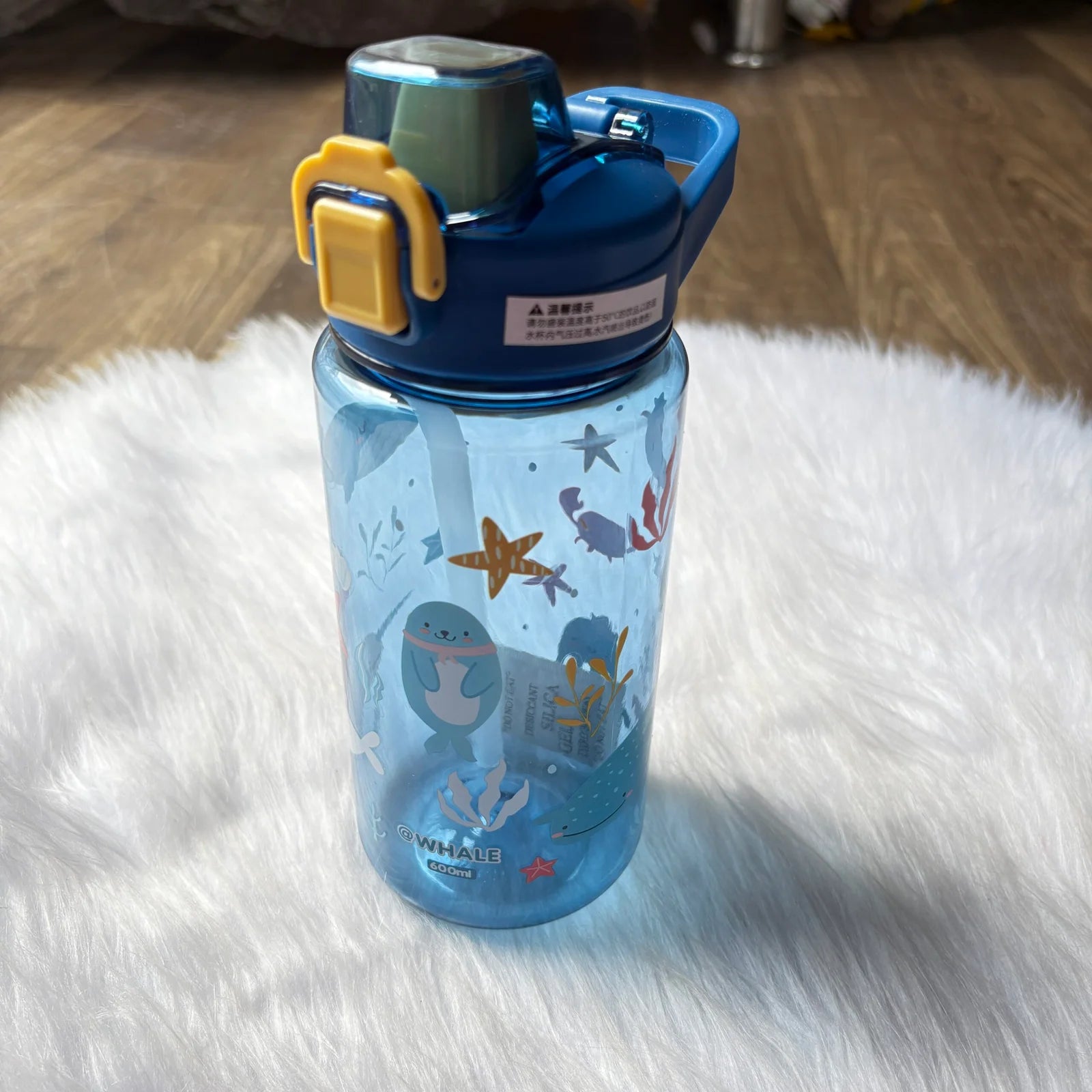 Premium quality Sipper bottle with lock approx 600 mL bpa free