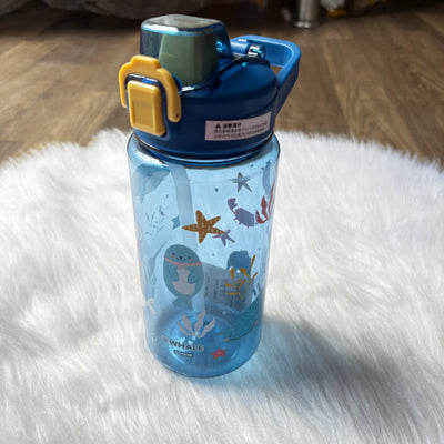 Premium quality Sipper bottle with lock approx 600 mL bpa free