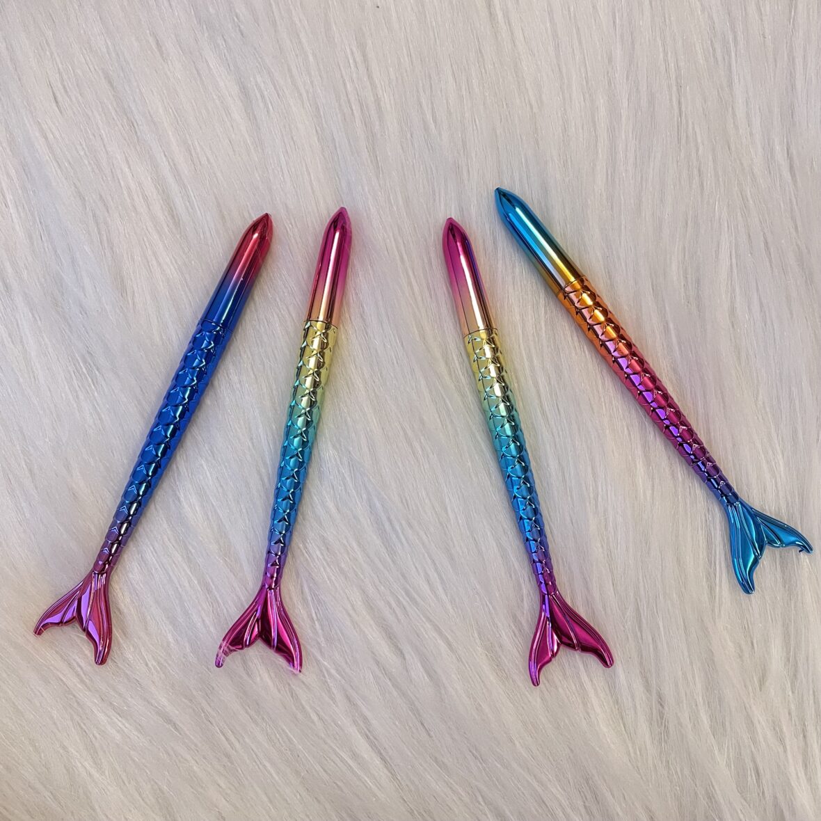 Fish tail pen holographic pattern